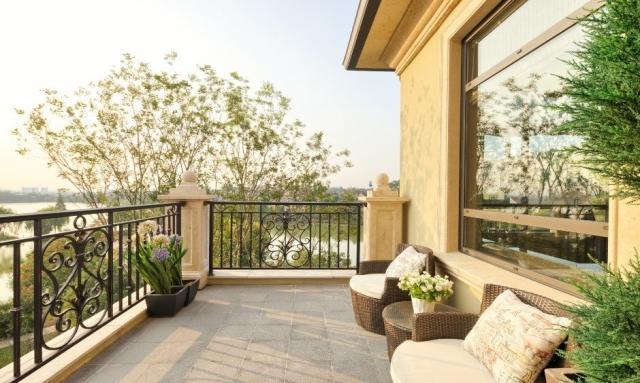 Balcony Safety Concerns: How to Create a Secure and Stylish Outdoor Space